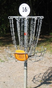 Disc_golf_in_basket